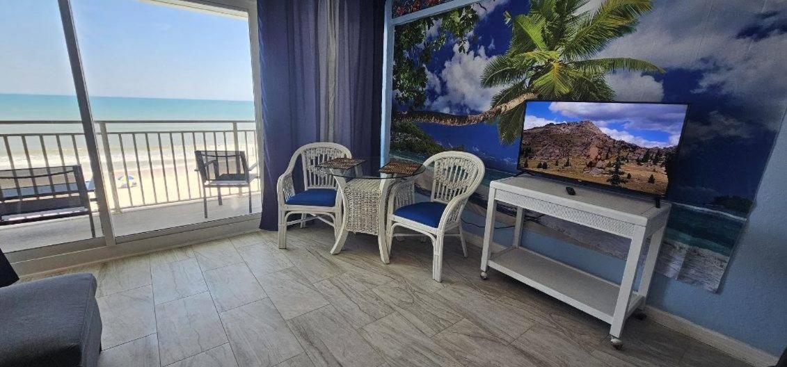 Апартаменты Ocean Breeze - Direct Ocean Front-Pool Is Open Дейтона-Бич Экстерьер фото
