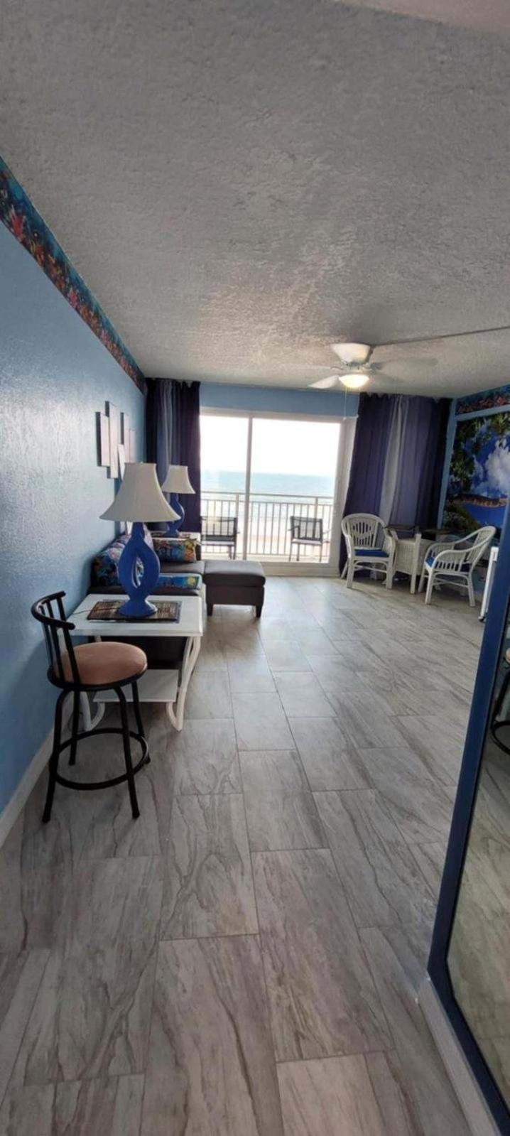 Апартаменты Ocean Breeze - Direct Ocean Front-Pool Is Open Дейтона-Бич Экстерьер фото