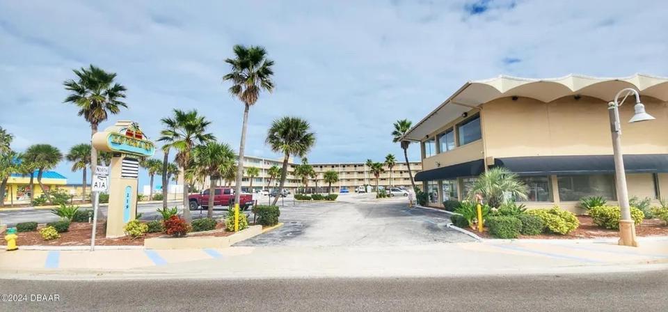 Апартаменты Ocean Breeze - Direct Ocean Front-Pool Is Open Дейтона-Бич Экстерьер фото