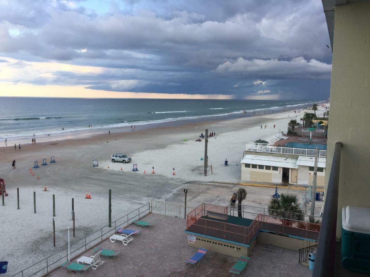 Апартаменты Ocean Breeze - Direct Ocean Front-Pool Is Open Дейтона-Бич Экстерьер фото