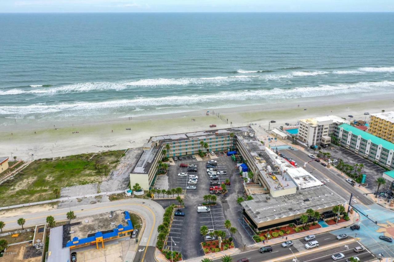 Апартаменты Ocean Breeze - Direct Ocean Front-Pool Is Open Дейтона-Бич Экстерьер фото